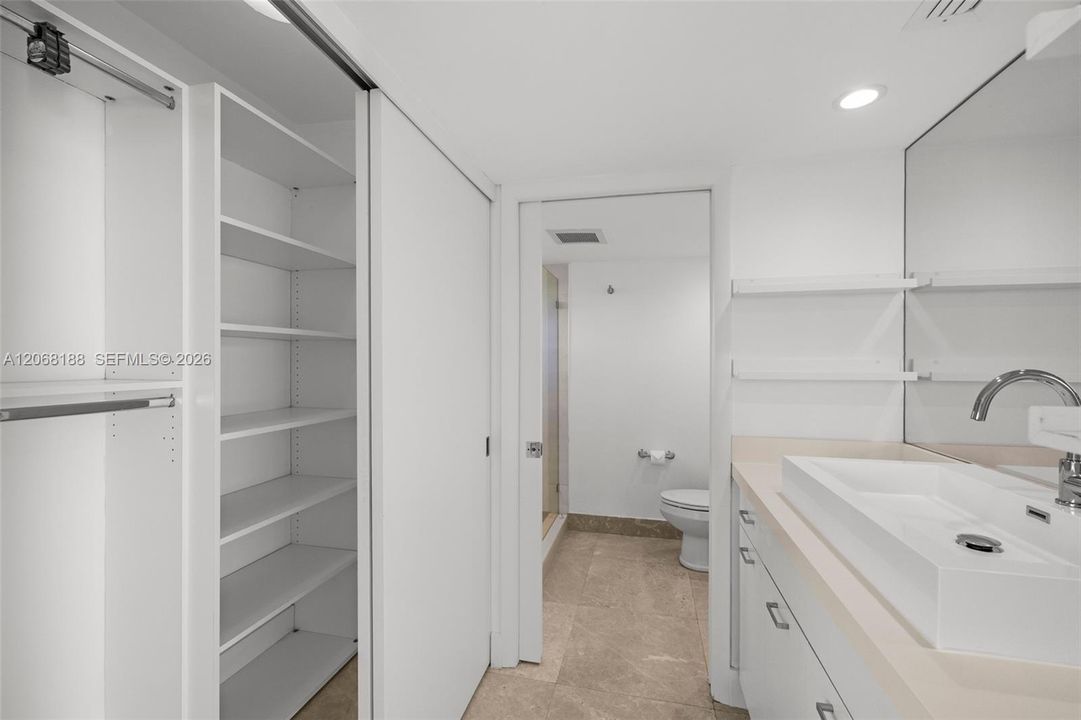 В аренду: $12,500 (4 спален, 4 ванн, 2442 Квадратных фут)