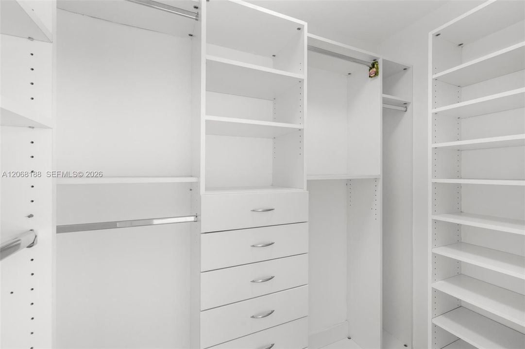 В аренду: $12,500 (4 спален, 4 ванн, 2442 Квадратных фут)