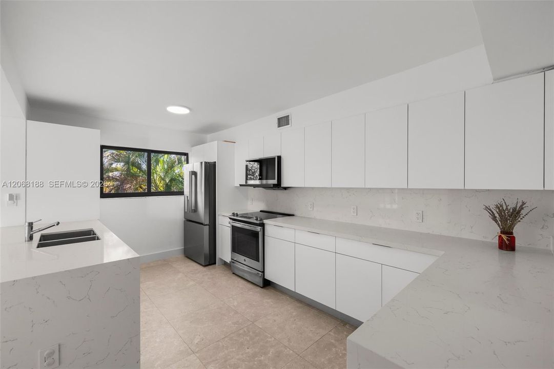 В аренду: $12,500 (4 спален, 4 ванн, 2442 Квадратных фут)