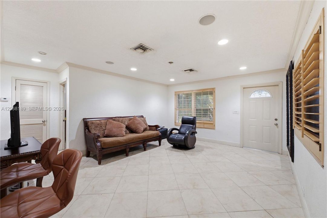 For Sale: $510,000 (2 beds, 2 baths, 1114 Square Feet)