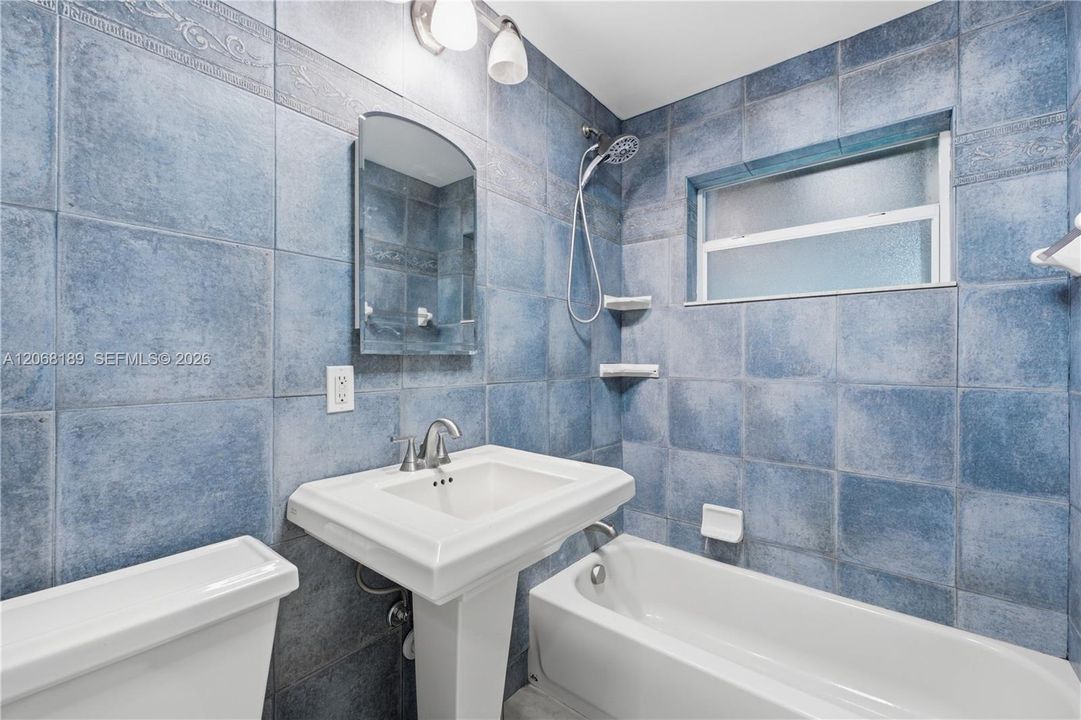 For Sale: $510,000 (2 beds, 2 baths, 1114 Square Feet)