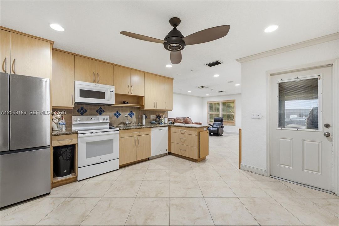 For Sale: $510,000 (2 beds, 2 baths, 1114 Square Feet)