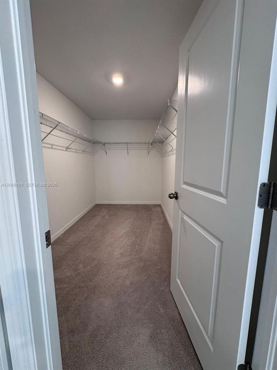 For Rent: $2,150 (4 beds, 2 baths, 1812 Square Feet)