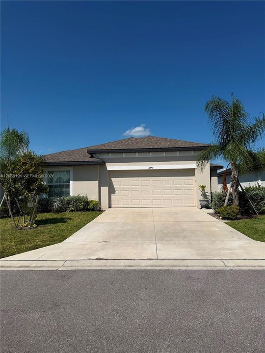 For Rent: $2,150 (4 beds, 2 baths, 1812 Square Feet)