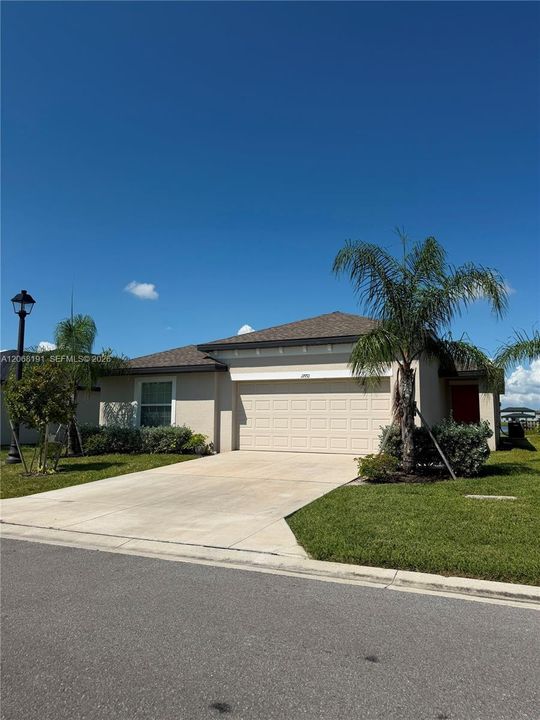 For Rent: $2,150 (4 beds, 2 baths, 1812 Square Feet)