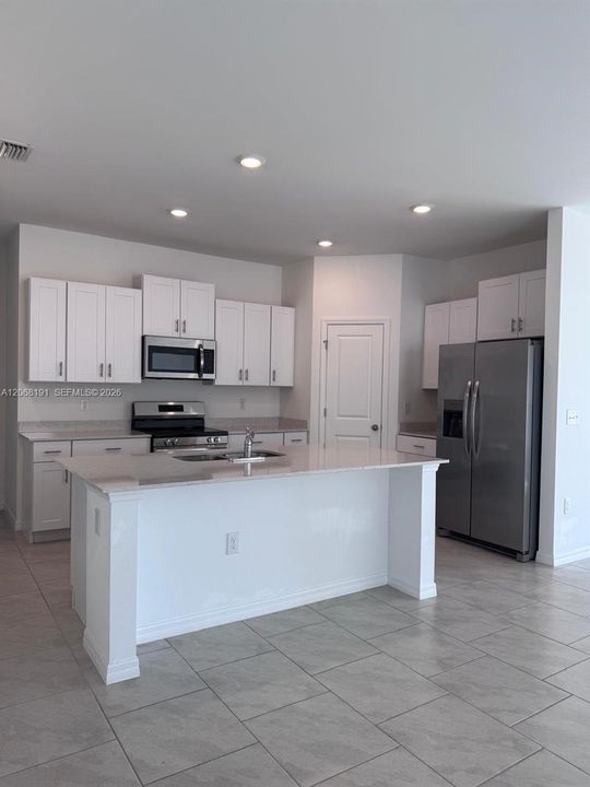 For Rent: $2,150 (4 beds, 2 baths, 1812 Square Feet)