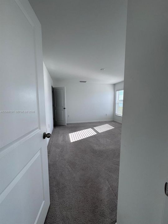 For Rent: $2,150 (4 beds, 2 baths, 1812 Square Feet)