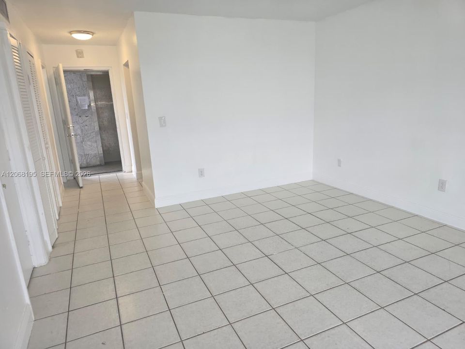 For Rent: $1,500 (1 beds, 1 baths, 683 Square Feet)