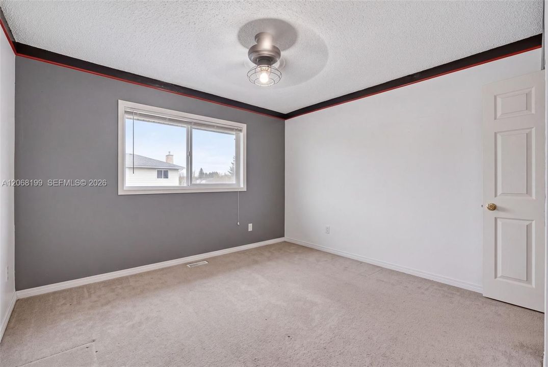 Active With Contract: $499,900 (3 beds, 2 baths, 1639 Square Feet)