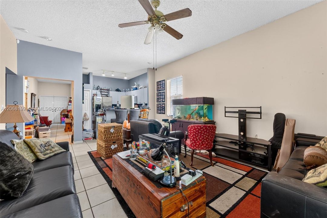 Active With Contract: $499,900 (3 beds, 2 baths, 1639 Square Feet)