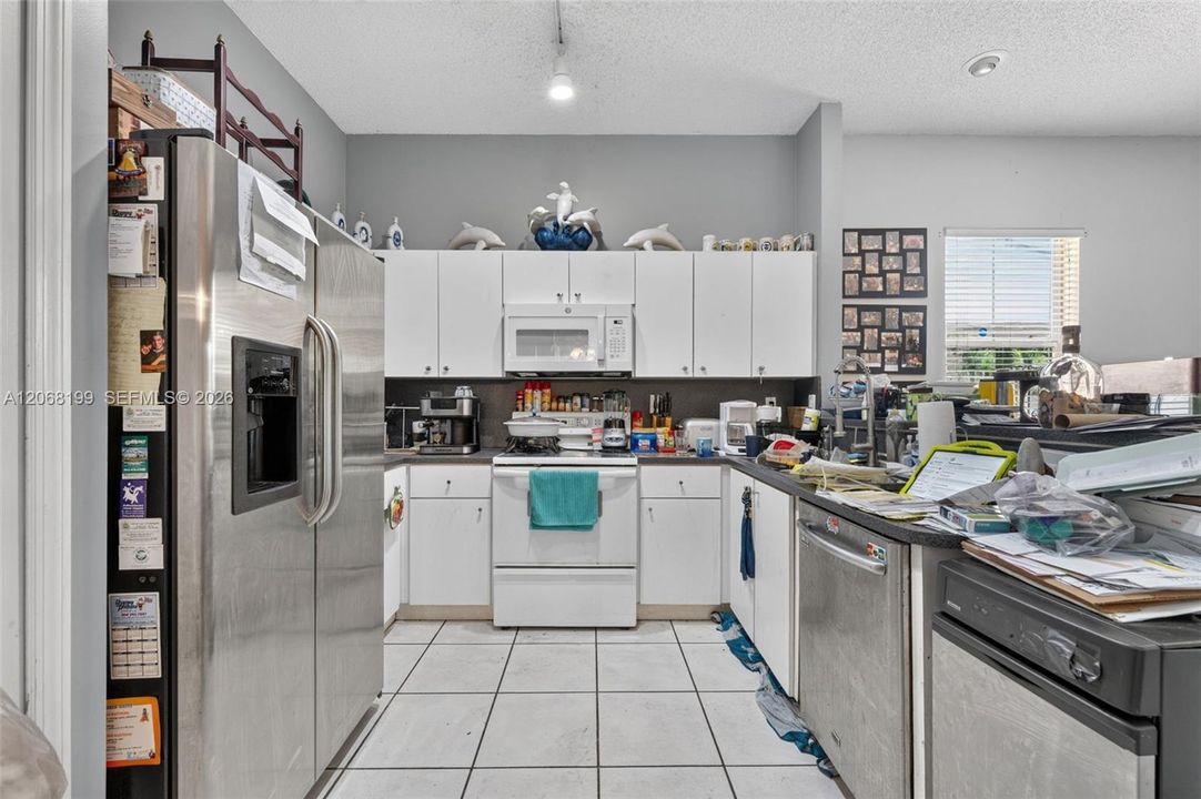 Active With Contract: $499,900 (3 beds, 2 baths, 1639 Square Feet)