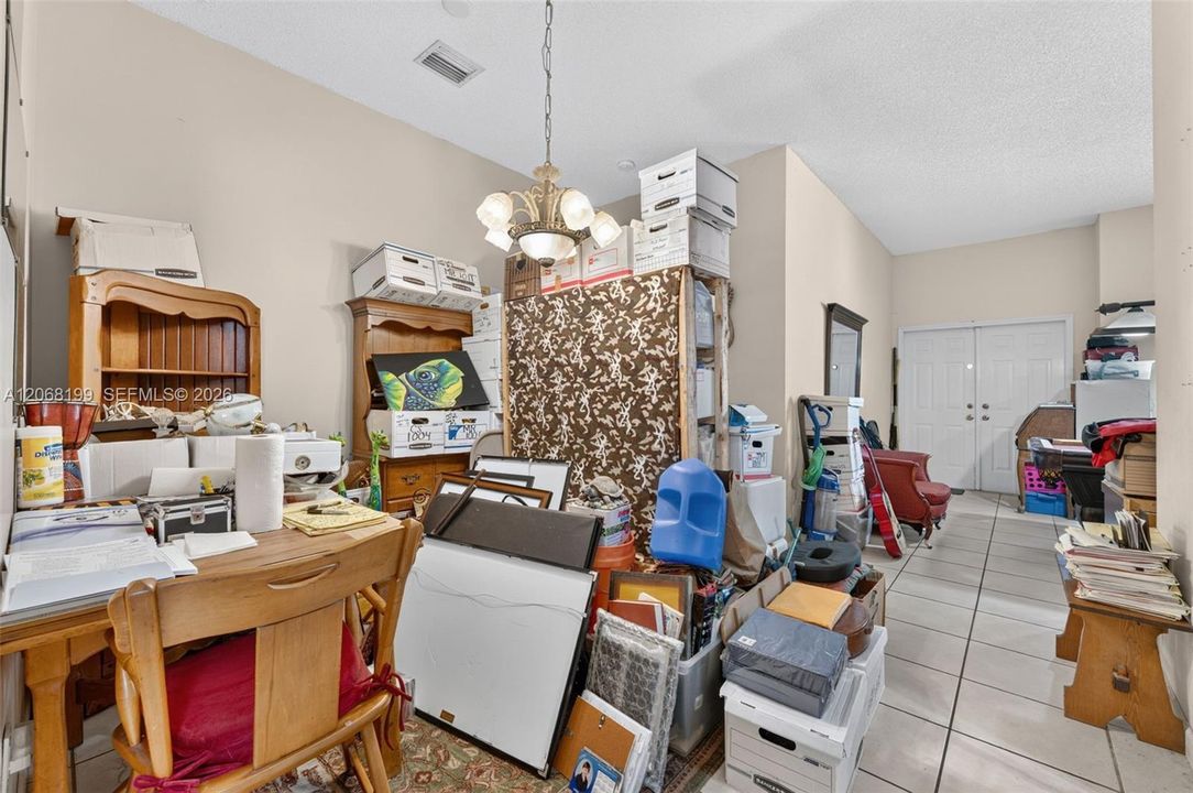Active With Contract: $499,900 (3 beds, 2 baths, 1639 Square Feet)
