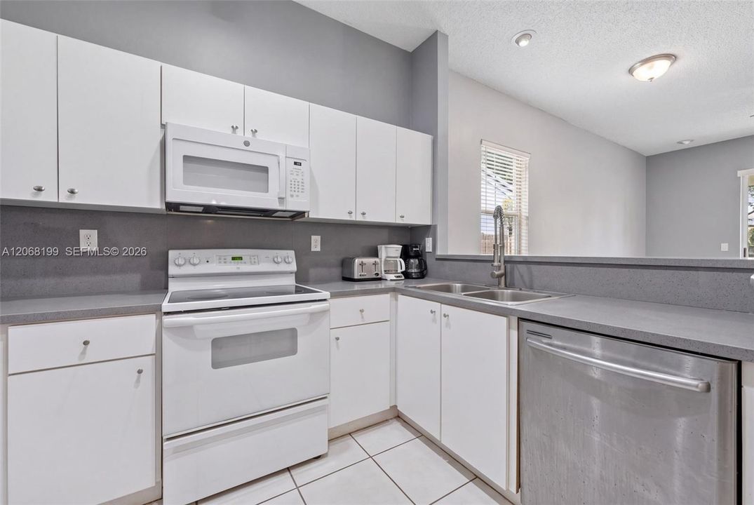 Active With Contract: $499,900 (3 beds, 2 baths, 1639 Square Feet)