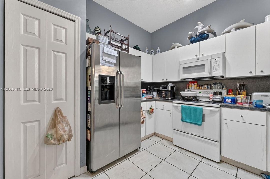 Active With Contract: $499,900 (3 beds, 2 baths, 1639 Square Feet)