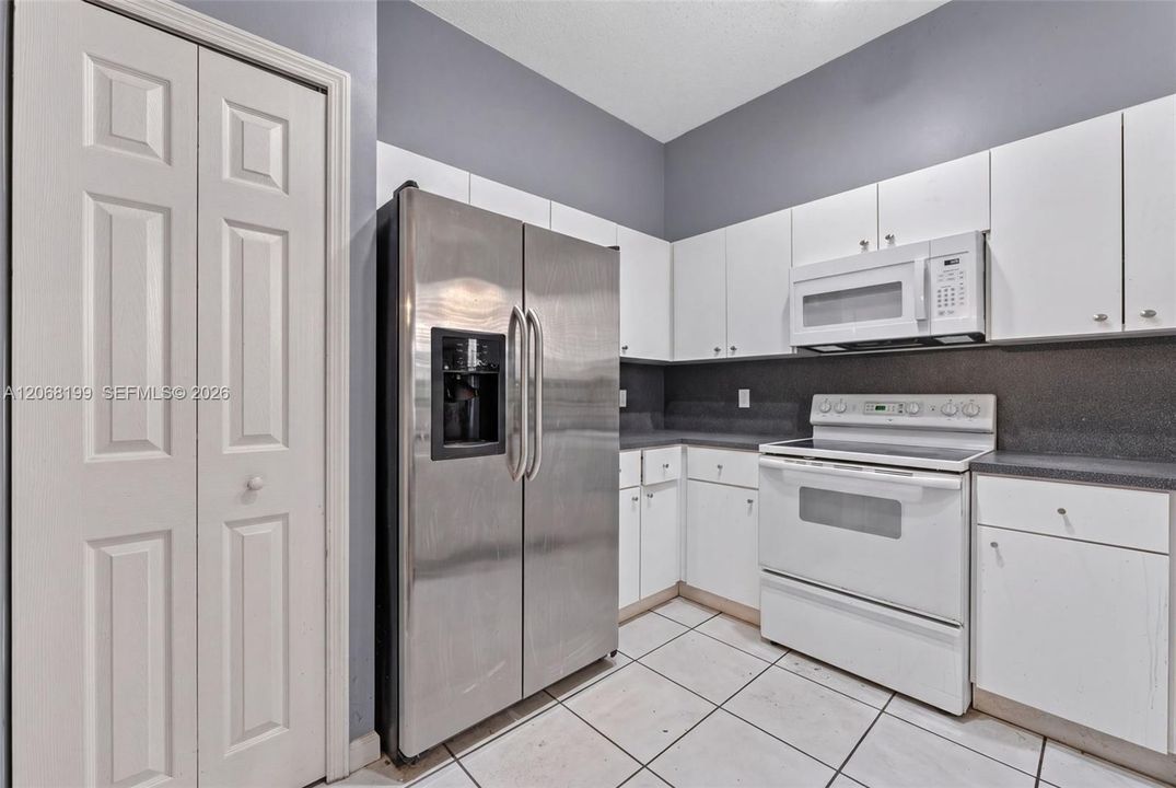 Active With Contract: $499,900 (3 beds, 2 baths, 1639 Square Feet)