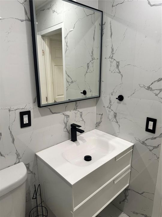 For Sale: $265,000 (2 beds, 1 baths, 878 Square Feet)