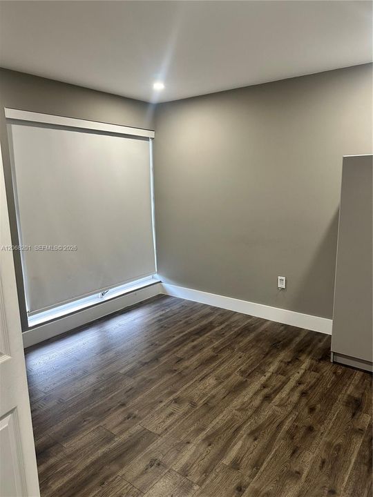 For Sale: $265,000 (2 beds, 1 baths, 878 Square Feet)
