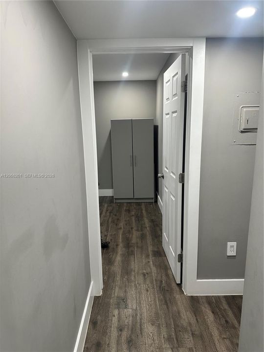 For Sale: $265,000 (2 beds, 1 baths, 878 Square Feet)