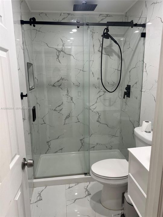 For Sale: $265,000 (2 beds, 1 baths, 878 Square Feet)