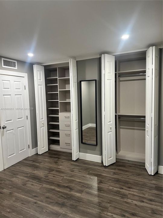 For Sale: $265,000 (2 beds, 1 baths, 878 Square Feet)