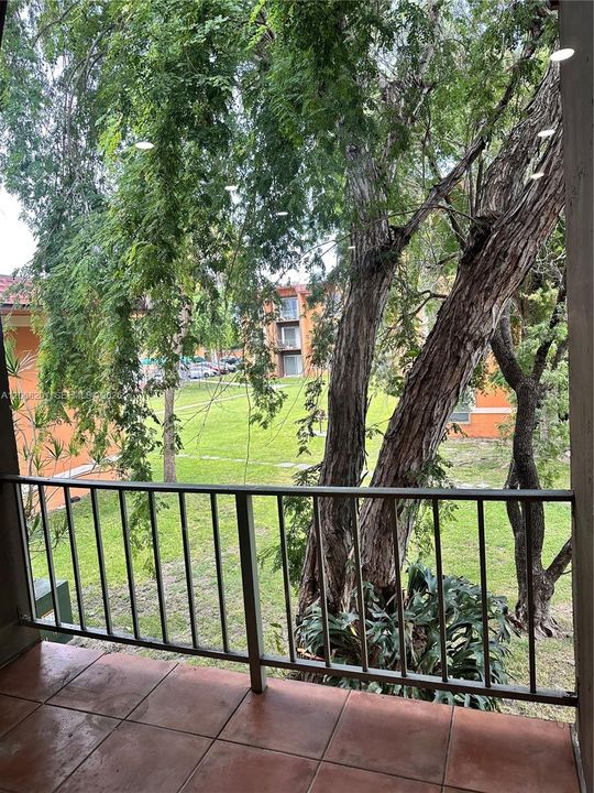 For Sale: $265,000 (2 beds, 1 baths, 878 Square Feet)