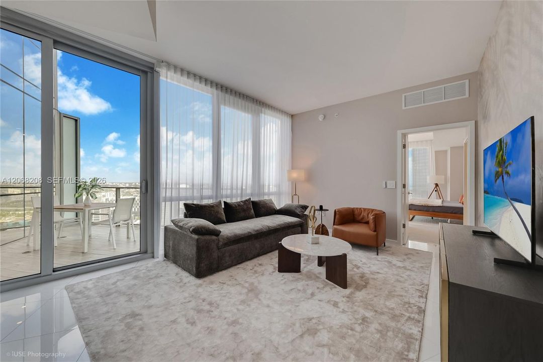 For Rent: $6,000 (1 beds, 1 baths, 937 Square Feet)