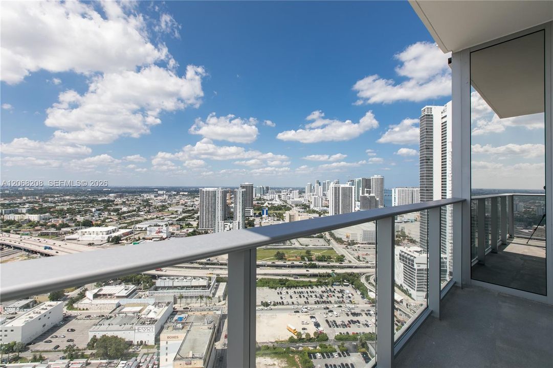 For Rent: $6,000 (1 beds, 1 baths, 937 Square Feet)