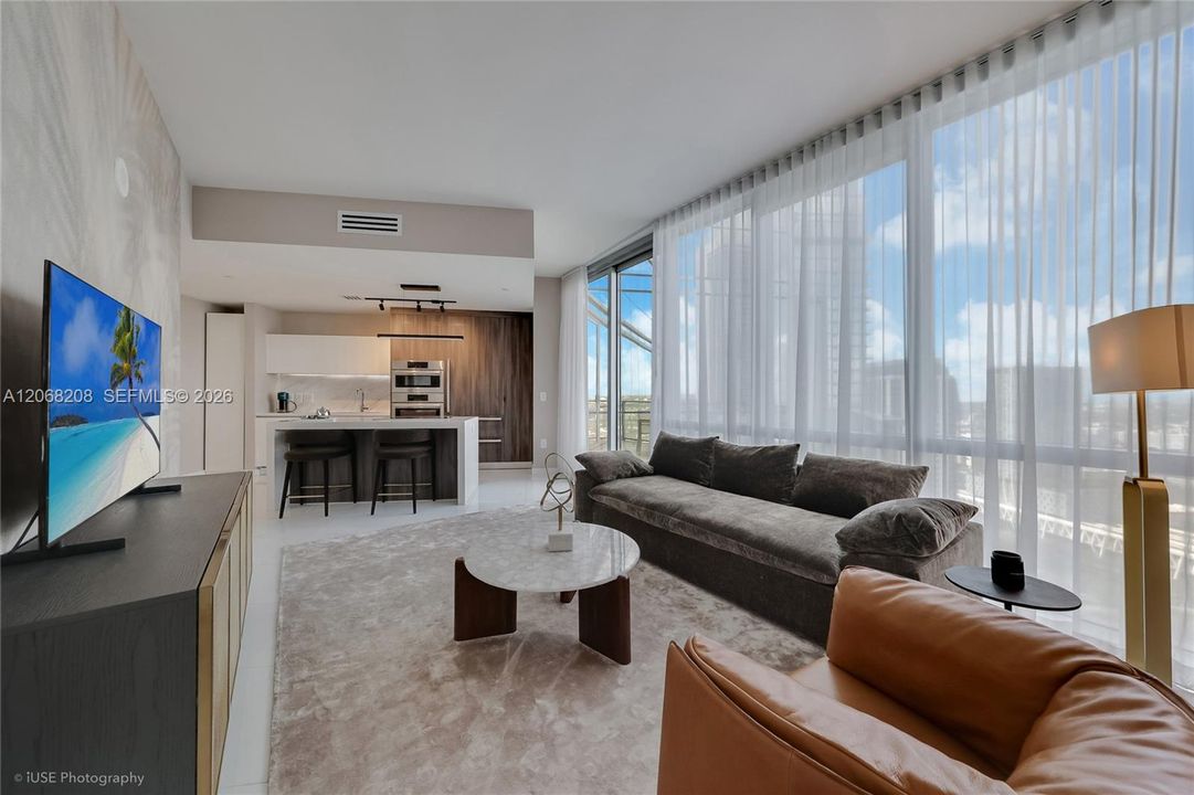 For Rent: $6,000 (1 beds, 1 baths, 937 Square Feet)
