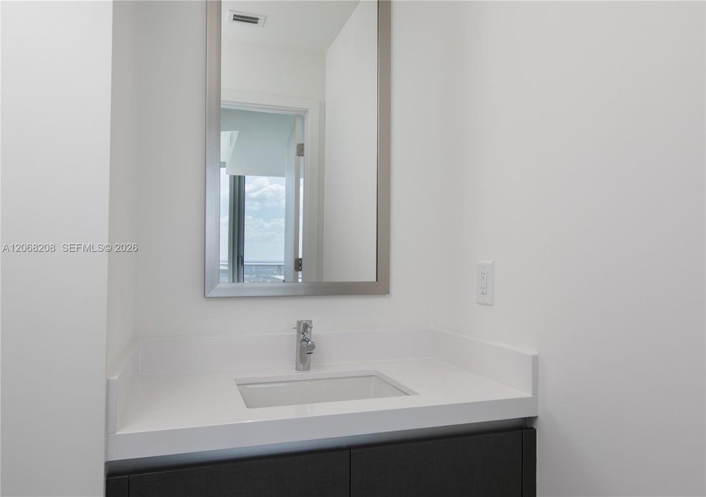 For Rent: $6,000 (1 beds, 1 baths, 937 Square Feet)