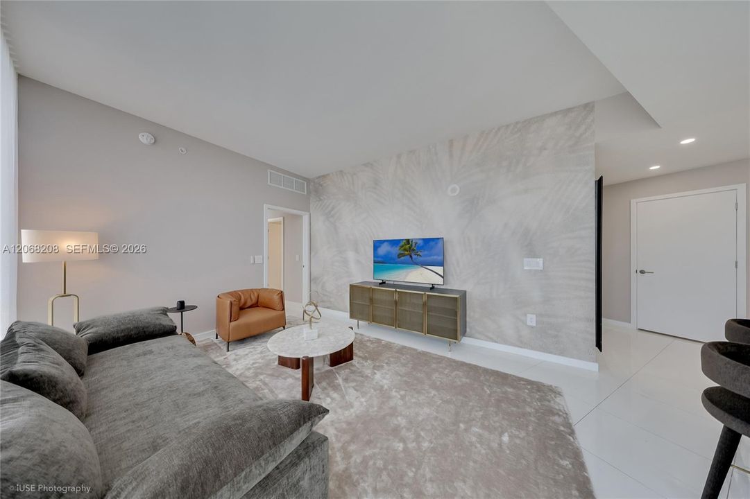 For Rent: $6,000 (1 beds, 1 baths, 937 Square Feet)
