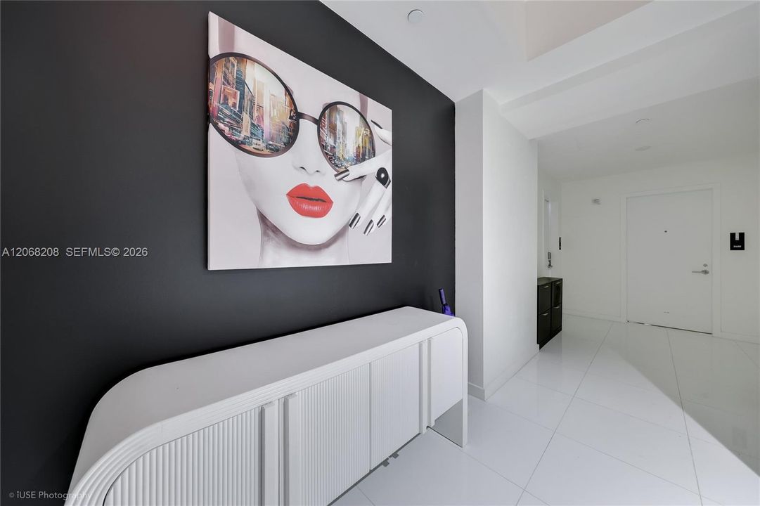 For Rent: $6,000 (1 beds, 1 baths, 937 Square Feet)