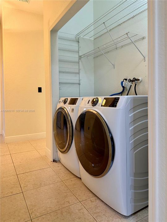 En Renta: $5,545 (5 camas, 3 baños, 2200 Pies cuadrados)
