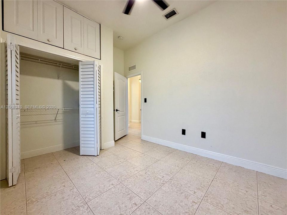 En Renta: $5,545 (5 camas, 3 baños, 2200 Pies cuadrados)