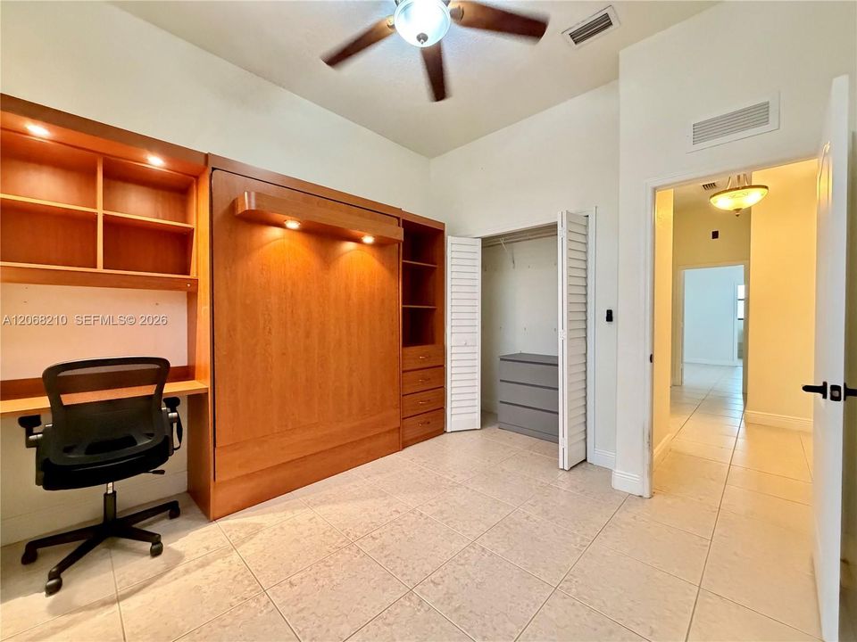 En Renta: $5,545 (5 camas, 3 baños, 2200 Pies cuadrados)