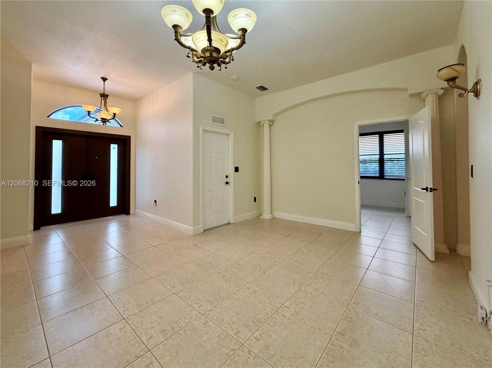 En Renta: $5,545 (5 camas, 3 baños, 2200 Pies cuadrados)