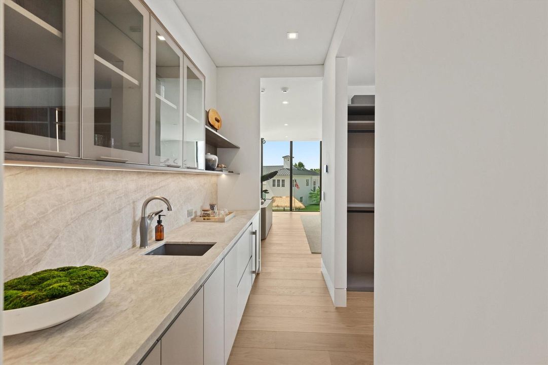 Primary breakfast bar