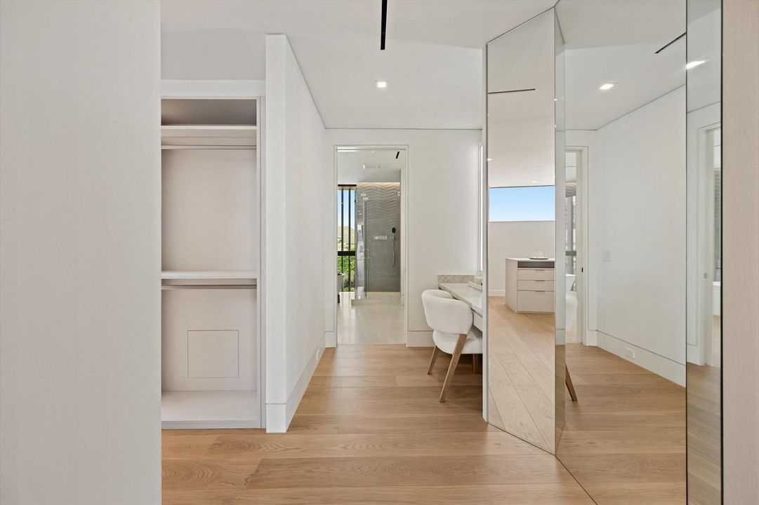 Dressing area primary