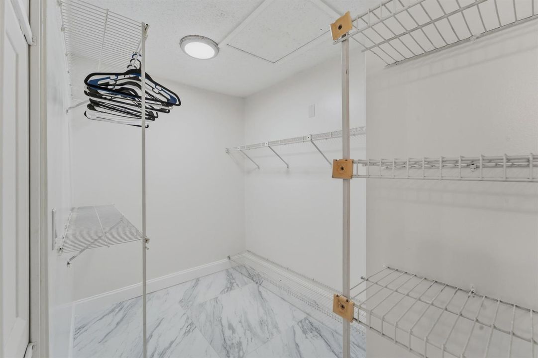 Master walking closet