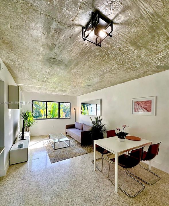 For Rent: $2,495 (2 beds, 1 baths, 800 Square Feet)