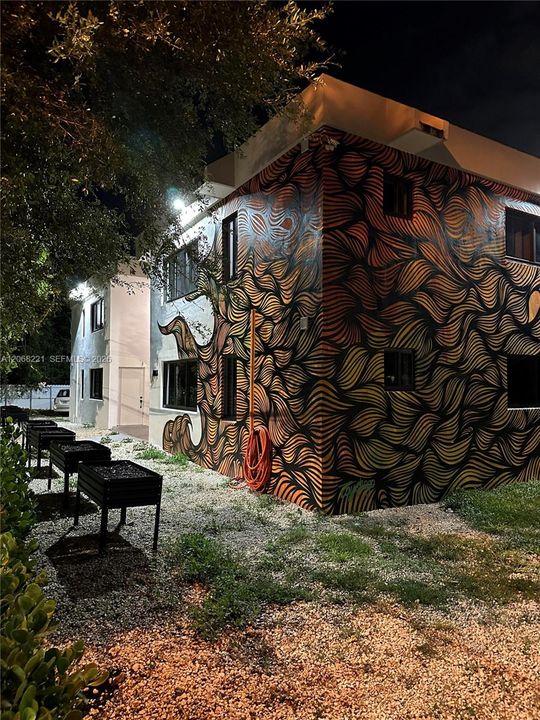 For Rent: $2,495 (2 beds, 1 baths, 800 Square Feet)