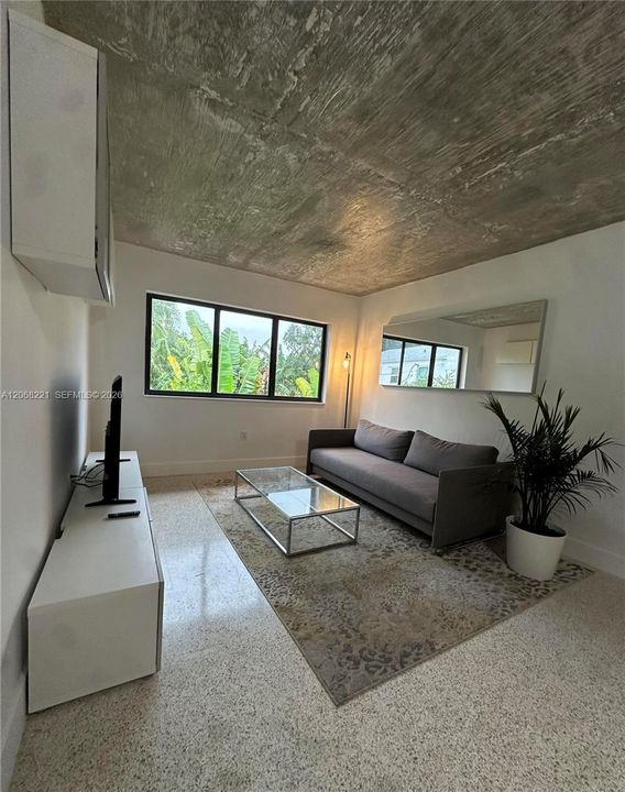 For Rent: $2,495 (2 beds, 1 baths, 800 Square Feet)