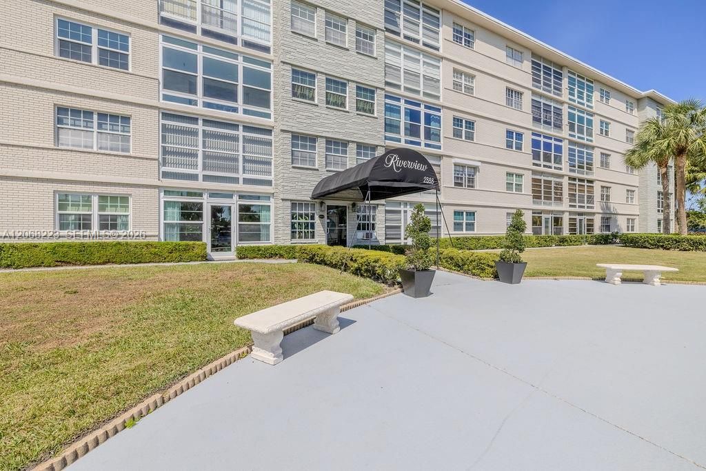 For Rent: $1,600 (2 beds, 2 baths, 1076 Square Feet)