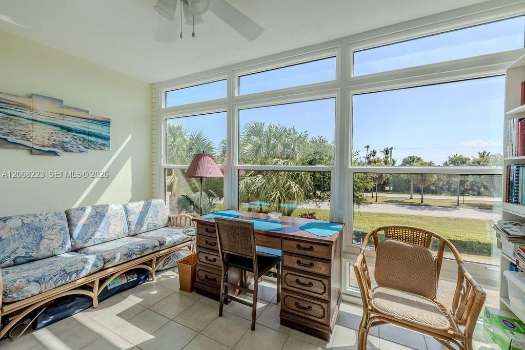 For Rent: $1,600 (2 beds, 2 baths, 1076 Square Feet)