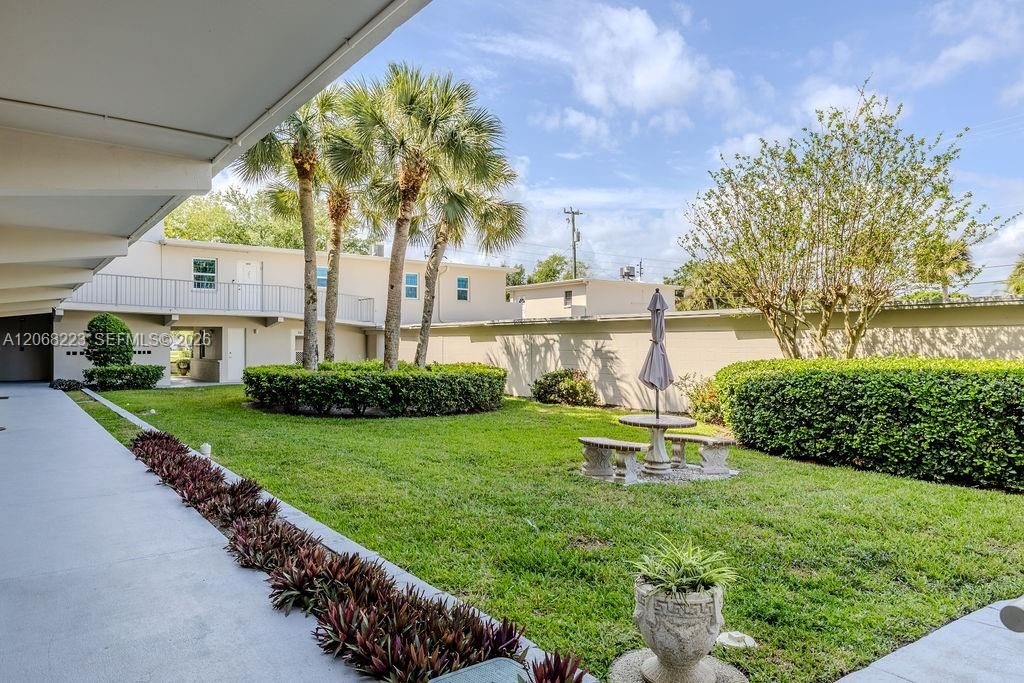 For Rent: $1,600 (2 beds, 2 baths, 1076 Square Feet)