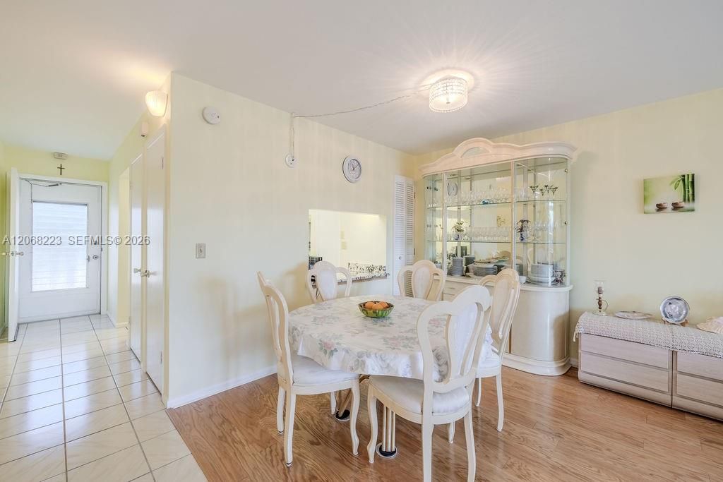 For Rent: $1,600 (2 beds, 2 baths, 1076 Square Feet)