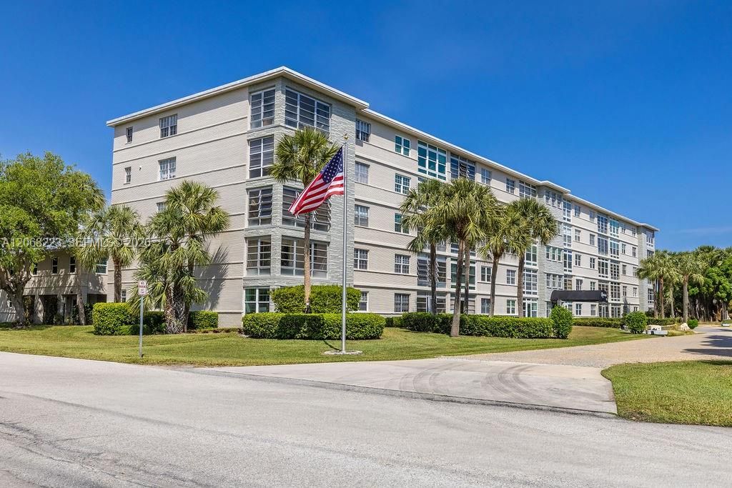For Rent: $1,600 (2 beds, 2 baths, 1076 Square Feet)