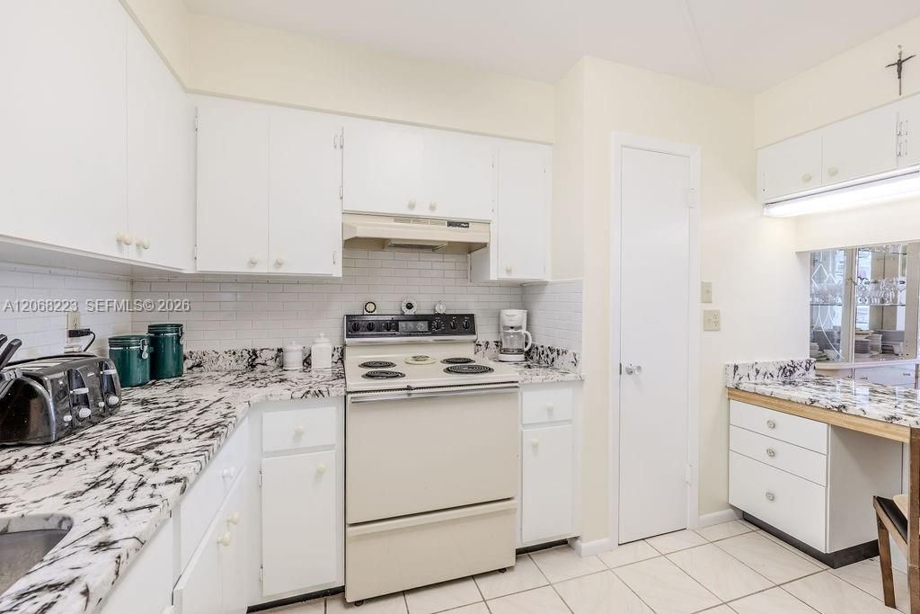 For Rent: $1,600 (2 beds, 2 baths, 1076 Square Feet)