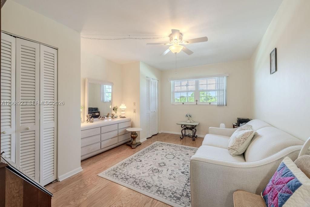 For Rent: $1,600 (2 beds, 2 baths, 1076 Square Feet)