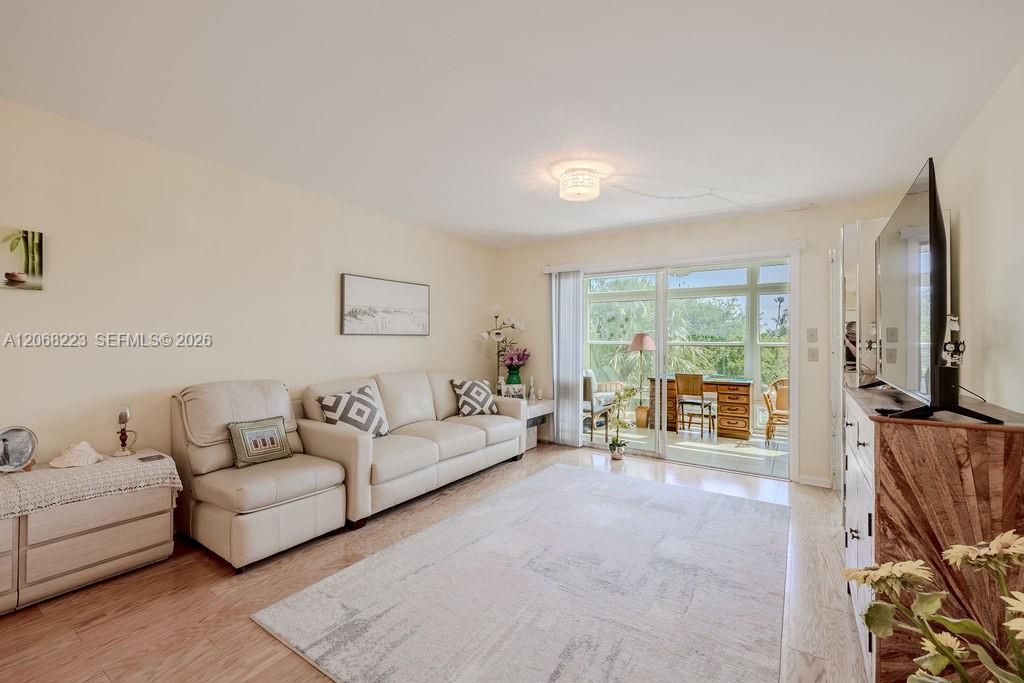 For Rent: $1,600 (2 beds, 2 baths, 1076 Square Feet)