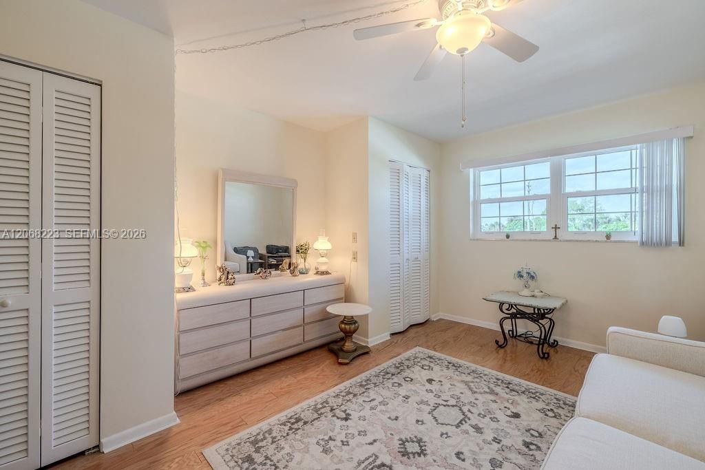 For Rent: $1,600 (2 beds, 2 baths, 1076 Square Feet)